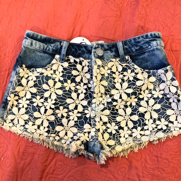 Shorts - Picture 3 of 3